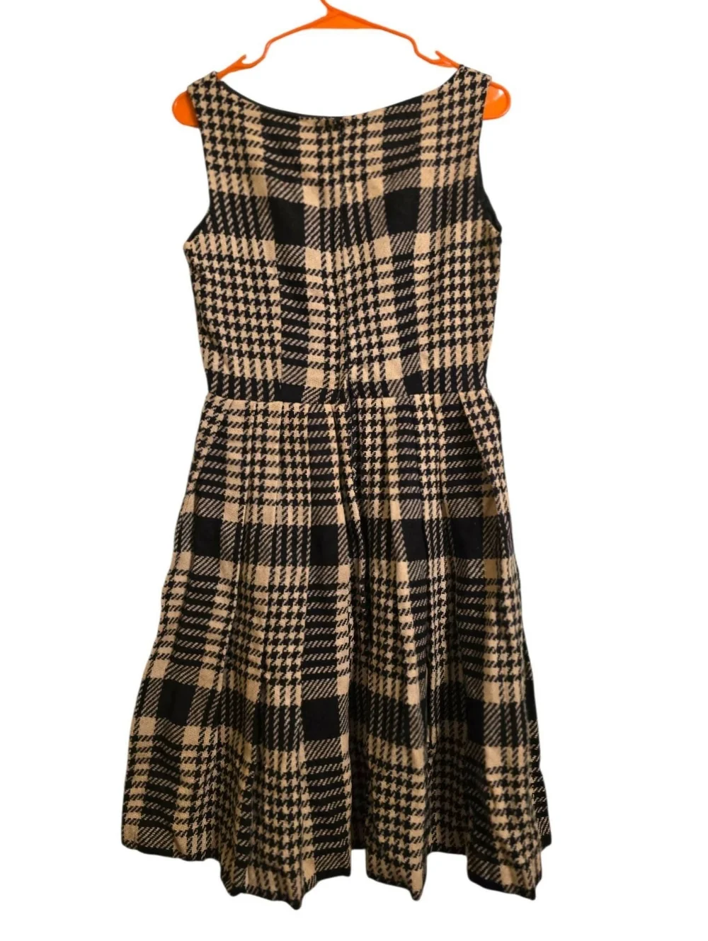 Vintage | 50s Sleeveless Plaid Fit & Flare Dress in Black and Beige - Picture 7 of 7